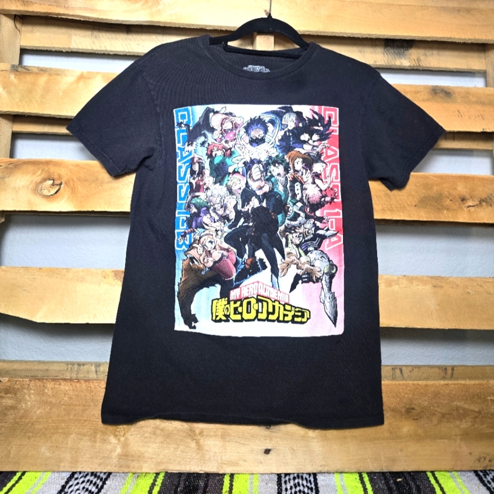 My hero academia t-shirt Size:S Color: Black